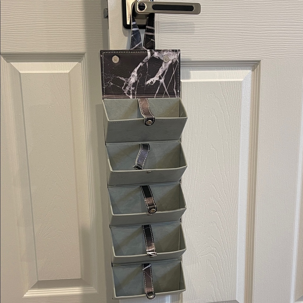 Marbled Black and Gray Sunglass Hanging Organizer